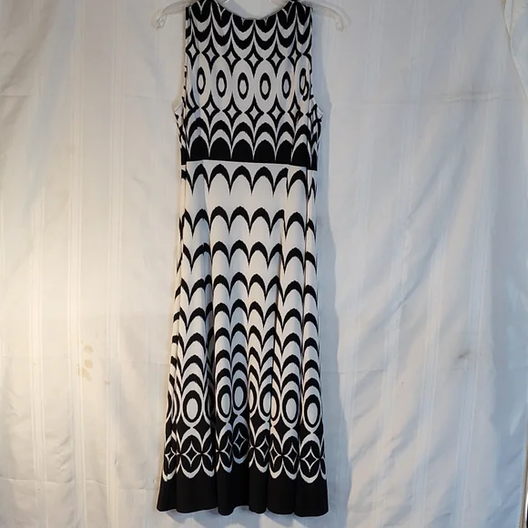 Julian Taylor Dress - Picture 4 of 5